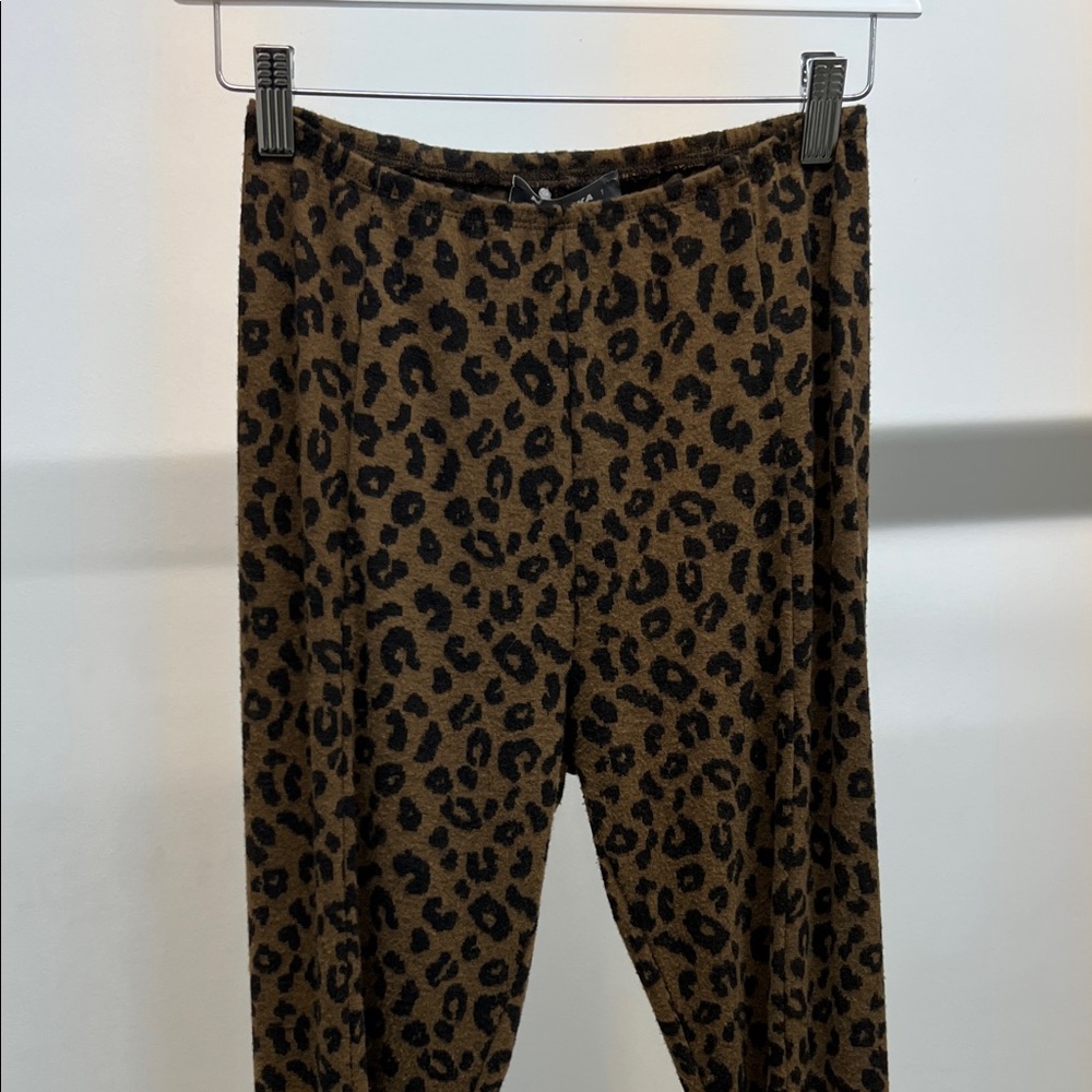 Leopard Print Leggings with Quilted Detail - Picture 2 of 9